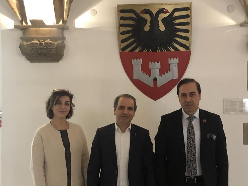 Almanya Duisburg Belediye Başkanı Erkan KOCALAR’ı ATİK Genel Başkanımız Aziz Şahin, ATİK Almanya Başkan Yardımcımız ve Almanya Hukuk Komisyonu Başkanımız Av. Filiz Braun ziyaret ettiler