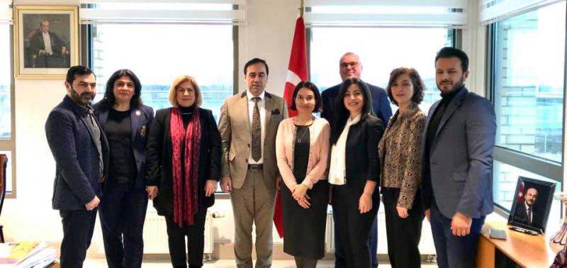 Almanya Düsseldorf Başkonsolosu Ayşegül Gökçen Karaarslan’ı ATİK Genel Başkanımız Aziz Şahin ATİK Başkanlıklar Delegasyonu ile Uluslararası Kamu Diplomasisi çerçevesince ziyarette bulundu.
