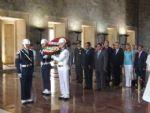 ATİK Başkanı Aziz Şahin, Akyurt Belediyesi ve Polonya'dan gelen heyet Anıtkabir'i ziyaret etti.