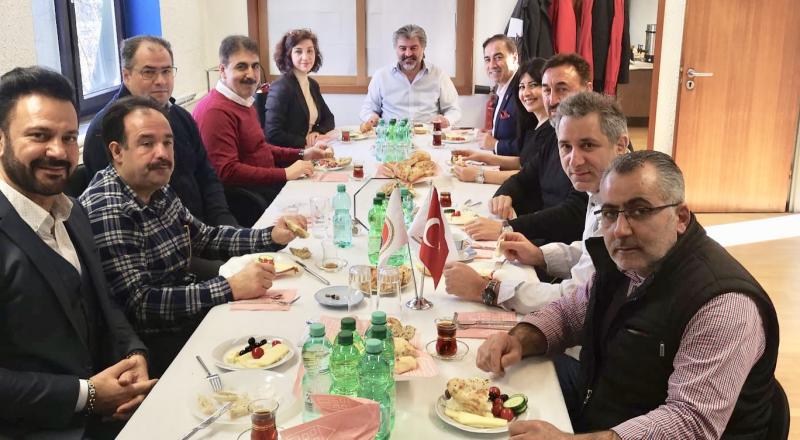 ATİK Genel Başkan Aziz ŞAHİN Almanya Solingen ATİK Başkanı Bilal ÖZMEN’i Yönetim Kurulu Üyeleri İle Ziyarette Bulundu