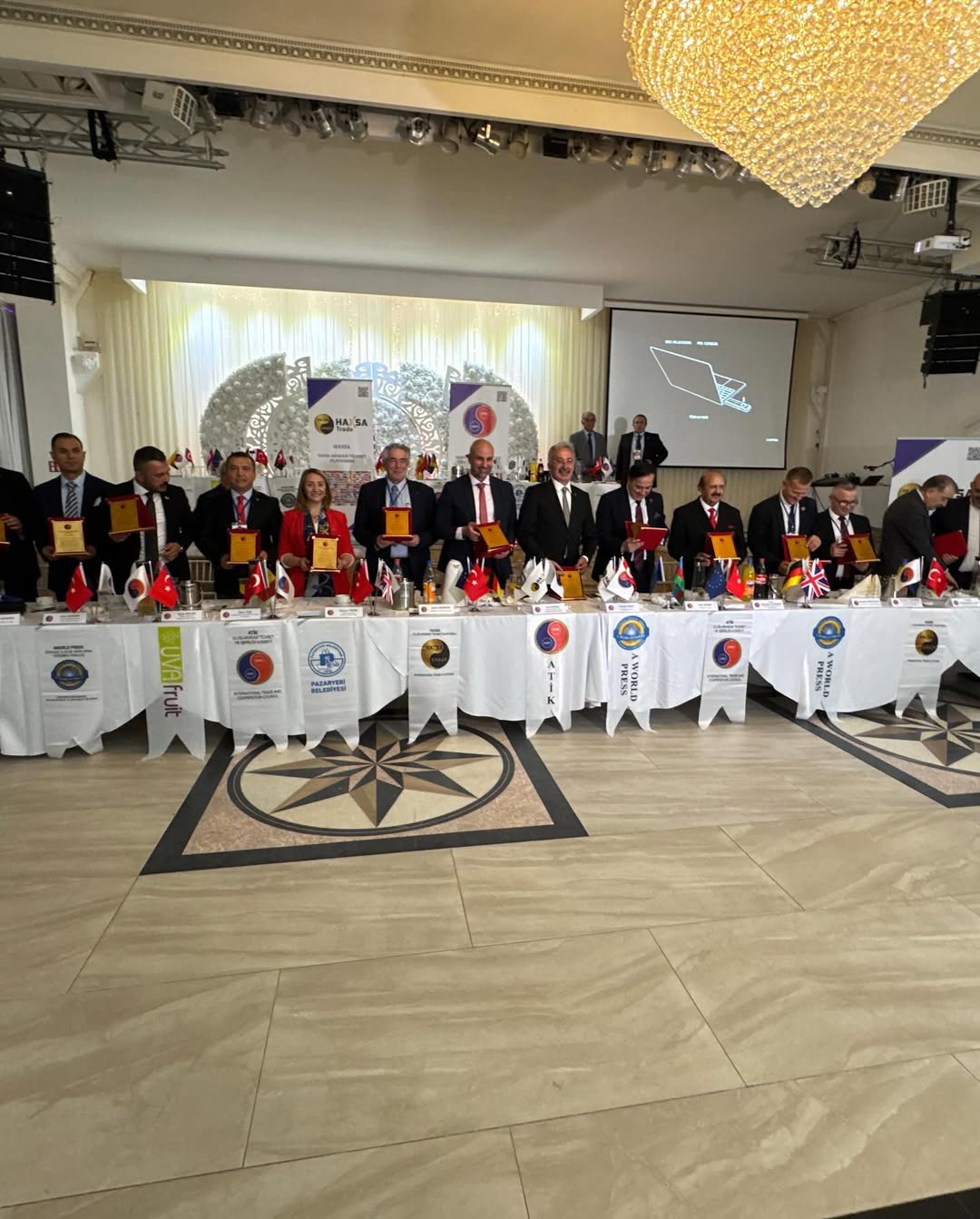 ATİK Genel Başkanı Aziz Şahin’in Liderliğinde Essen’de Tarihi Zirve