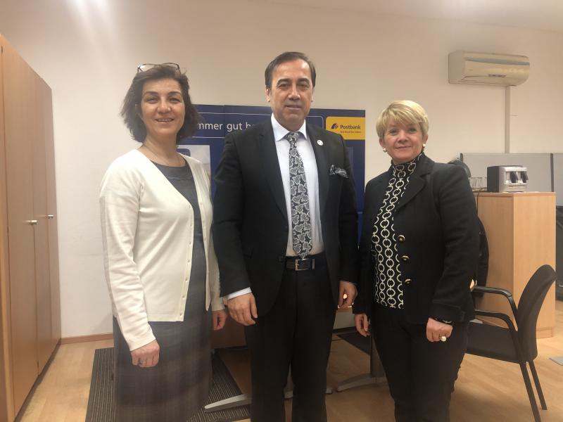 ATİK Genel Başkanımız Aziz Şahin, Almanya NRW Eyaleti önceki Uyum Müsteşarı Zülfiye Kaygın , ATİK Almanya Hukuk Komisyonu Başkanımız Av. Filiz Braun istişare toplantısı yaptılar.