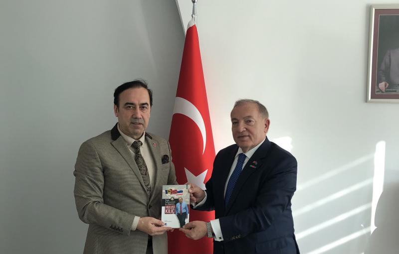 ATİK Genel Başkanımız Aziz ŞAHİN Azarbaycan ve Moldova’da Büyükelçilik görevlerinde bulunan ATİK Uluslararası Diplomatlar Konseyi Yönetim Kurulu Üyemiz Sayın Hulusi Kılıç’ı ziyaret etti.