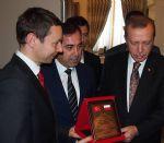 Başbakanımız Recep Tayyip Erdoğan'a ATİK ve Heyeti Plaket Verdi