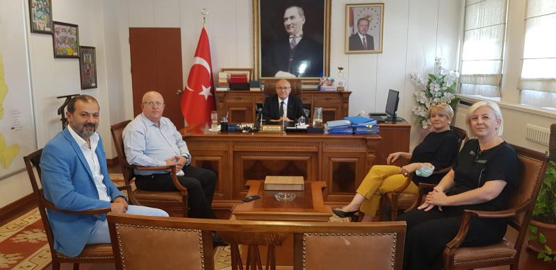 Denizli Pamukkale Kaymakamı Hayrettin Balcıoğlu’nu Almanya NRW Eyaleti Uyum Müsteşarı Zülfiye Kaykın (2013-2016), Denizli ATİK Başkanı Mustafa Esen, ATİK Almanya Frankfurt Başkanı Mustafa Erdoğan ve Danışman Gülsiye Bıçak ziyaret ettiler.