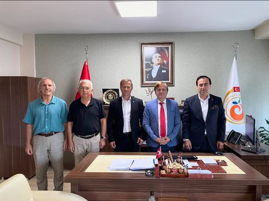 Gagavuzya Komrat Belediye Başkanı Serghey Anastasov’tan Antalya Vali Yardımcısı Mustafa Hulusi Arat'a Ziyaret
