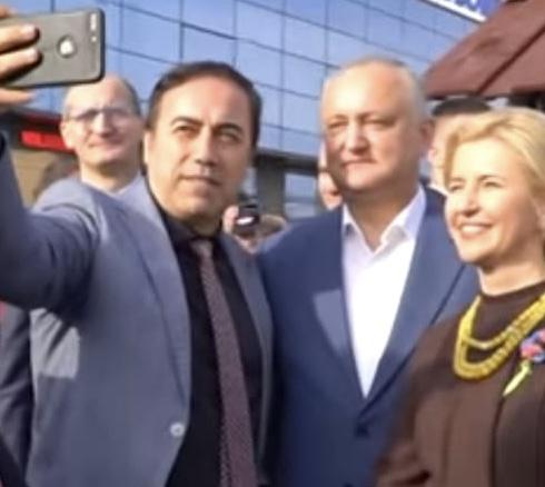 Moldovya Cumhurbaşkanı İgor Dodon, Gaguvuzya Yeri Cumhurbaşkanı İrena Vlach ve ATİK Genel Başkanımız Aziz Şahin birlikte selfi